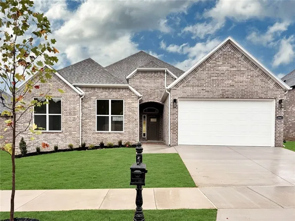 2861 N Chapel Dr, Fayetteville, AR 72704