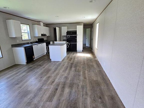 4th image of 16302 Kenneth Dr