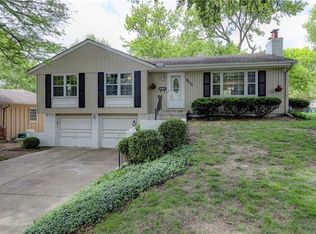9432 Knox Dr, Overland Park, KS 66212