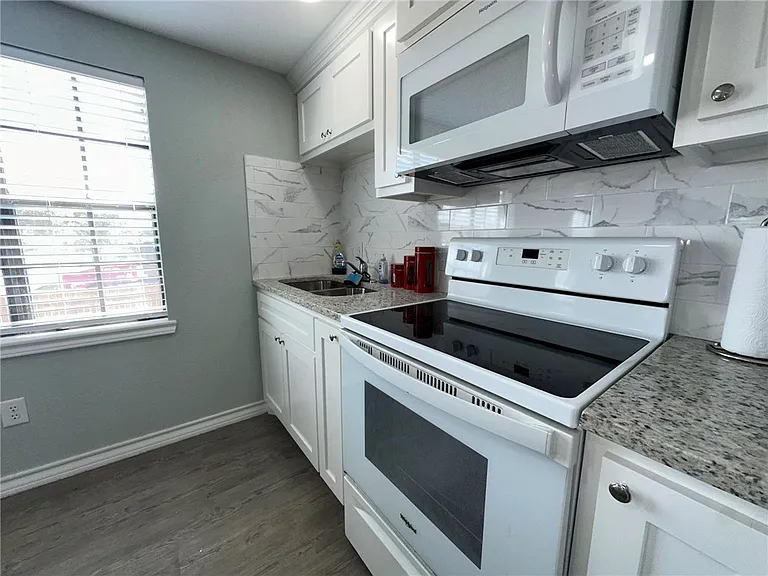 201 Volpe Cir — Photo 11