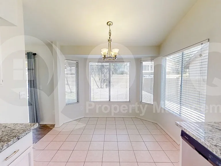 907 N Falcon Dr — Photo 5