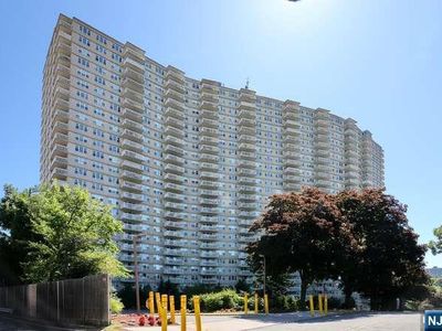 555 North Ave APT 24M, Fort Lee, NJ, 07024