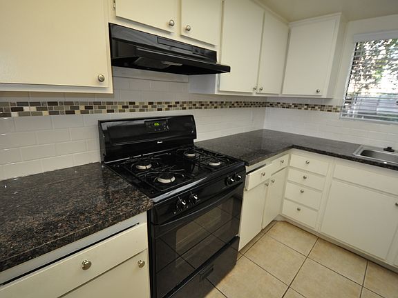 5th image of 2119 Elsinore St APT 3