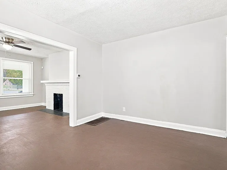 130 S Highland Ave — Photo 5
