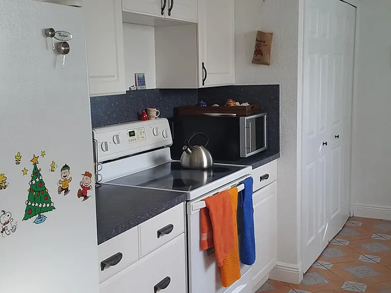 330 SW 20th St #3 — Photo 5