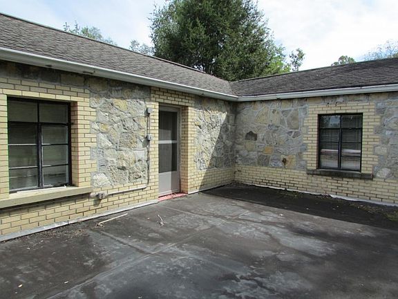 2nd image of 806 Parkway Blvd