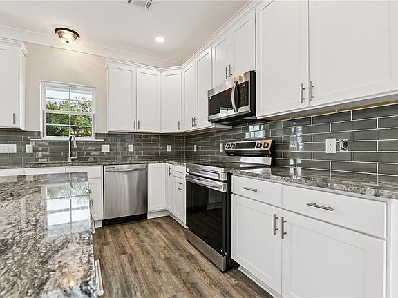 5th image of 131 Antoine Ln