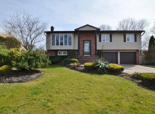 14 Splitrail Pl, Commack, NY 11725