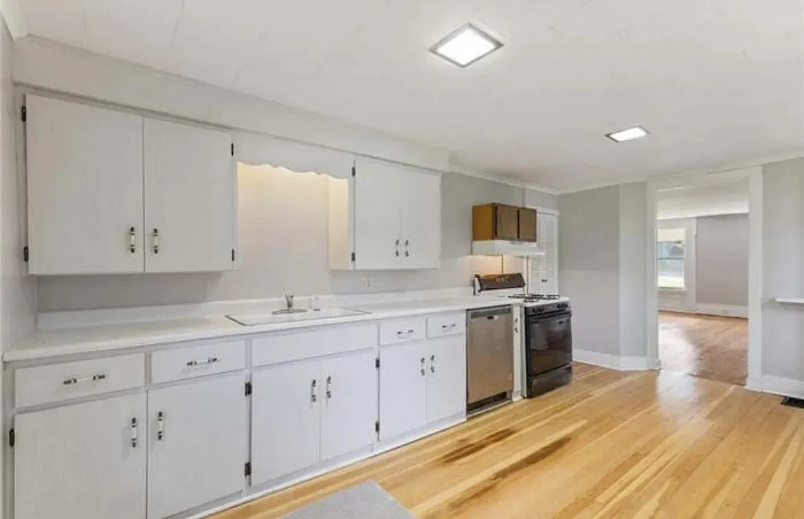 3 bed, 1.5 bath, 1400 sqft, $2,200 — Photo 4