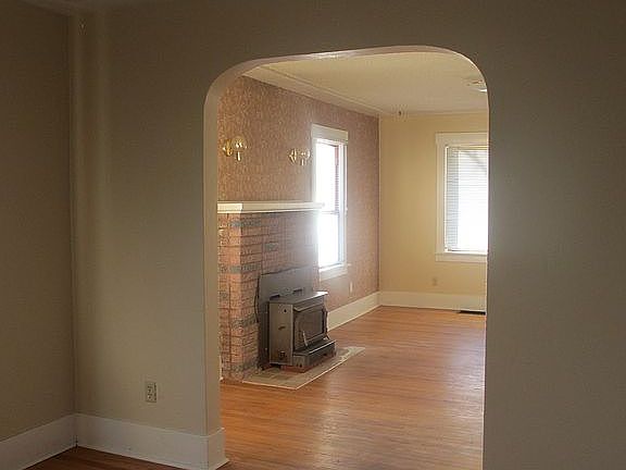 3rd image of 214 Puget St NE