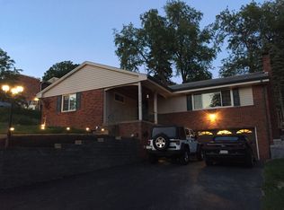 2702 Autumnwood Dr, Glenshaw, PA