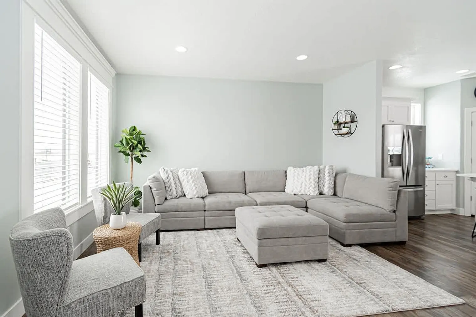 3 bed, 2.0 bath, $5,989 — Photo 2