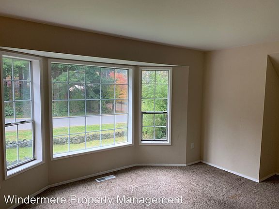 3rd image of 26947 Frodesen Cir NE