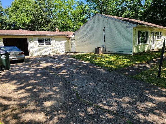 2nd image of 426 Walker St