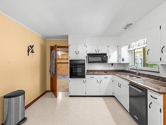 5th image of 217 Meadow Ln