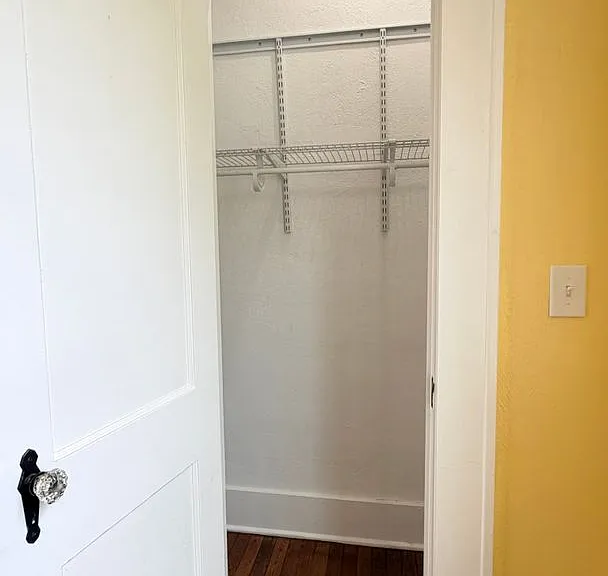 403 E Elm St — Photo 18