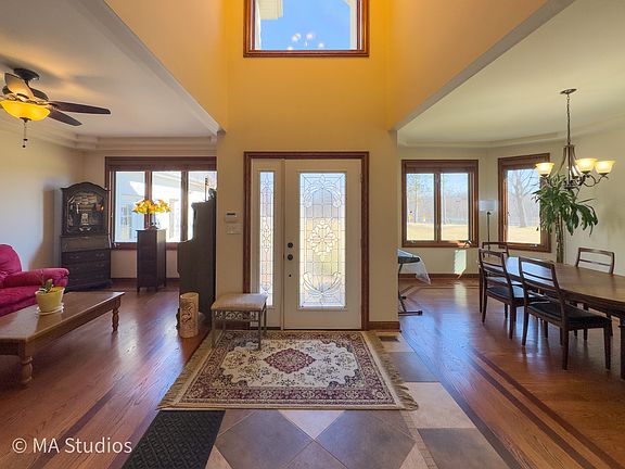 4th image of 9030 Elm Ave