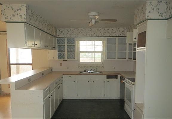 4th image of 1072 S Masonic St