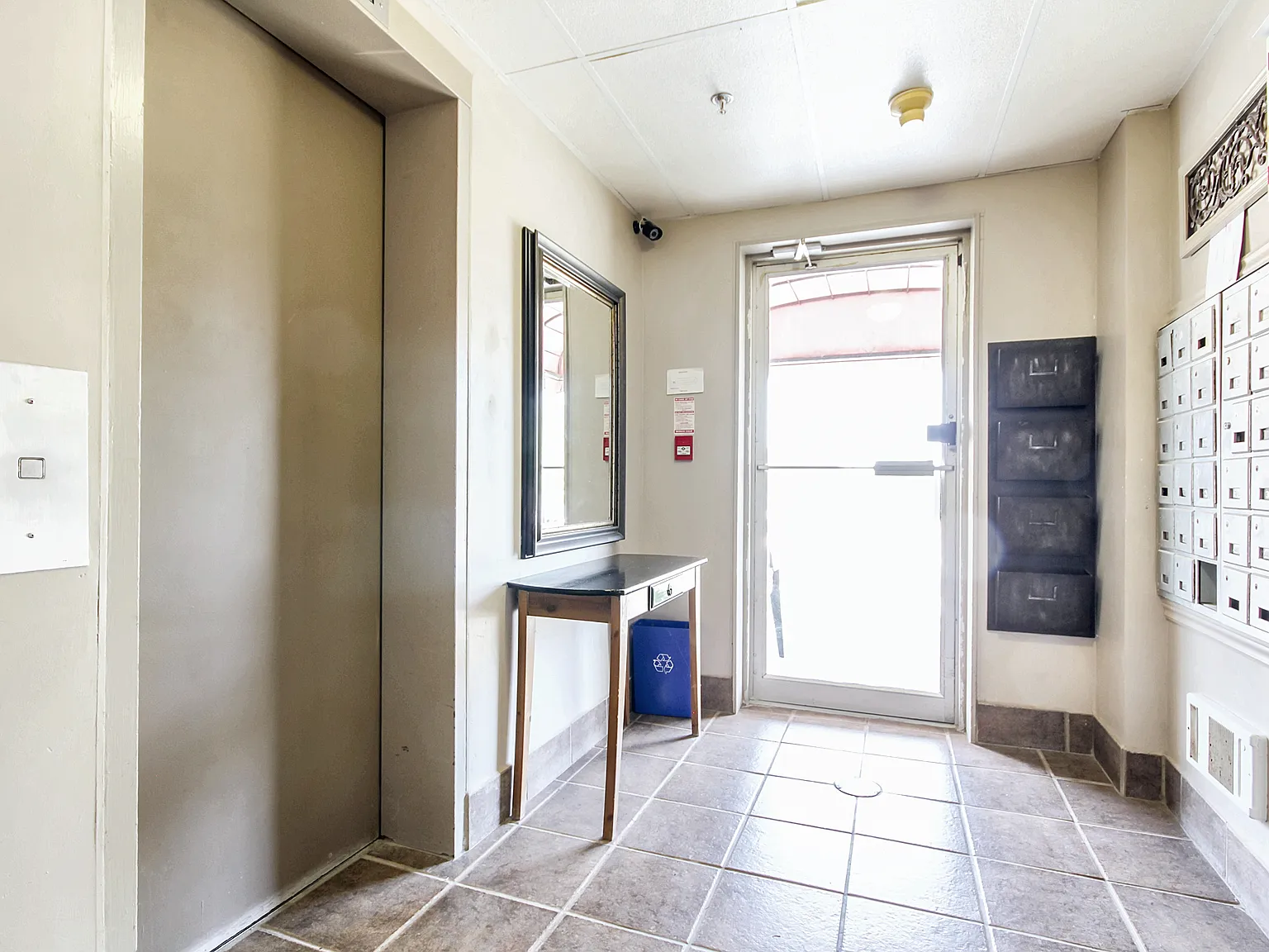 Embassy Apartments - Choose your rent level - Call for Details - All utilities included — Photo 4