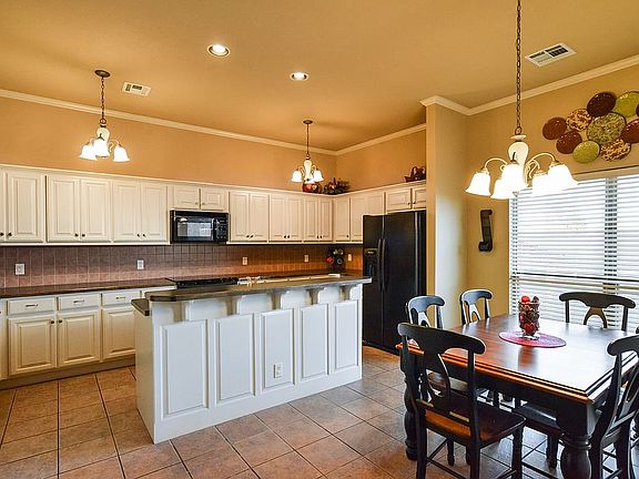 4th image of 17020 Hardwood Pl