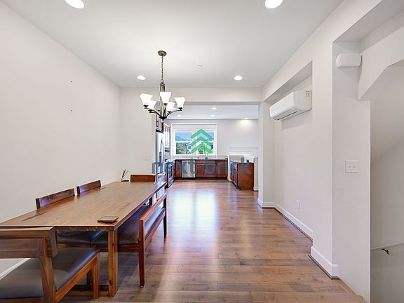 4th image of 1304 Williamsburg Walk NE