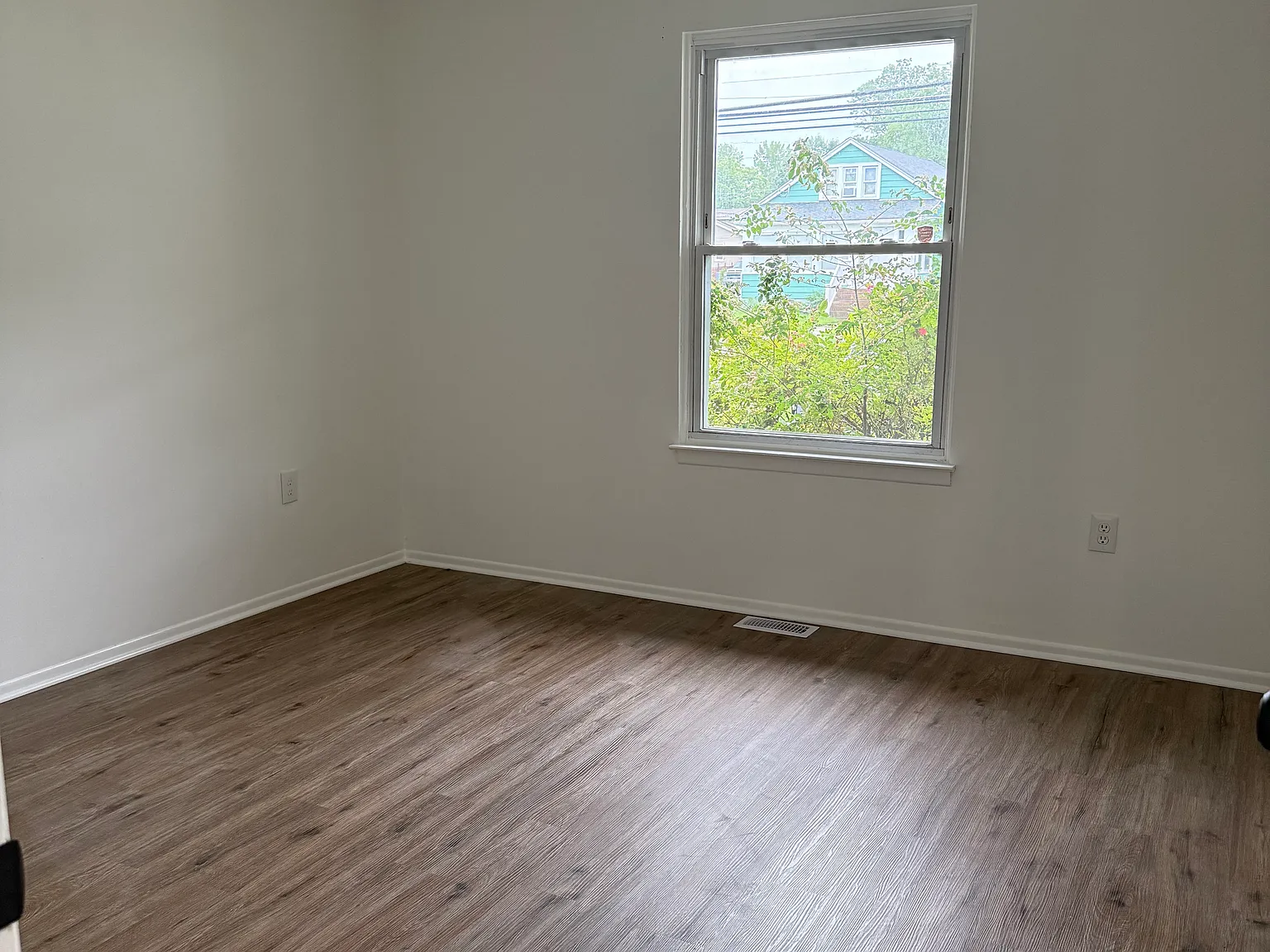 3 bed, 1302 sqft, $2,700 — Photo 4