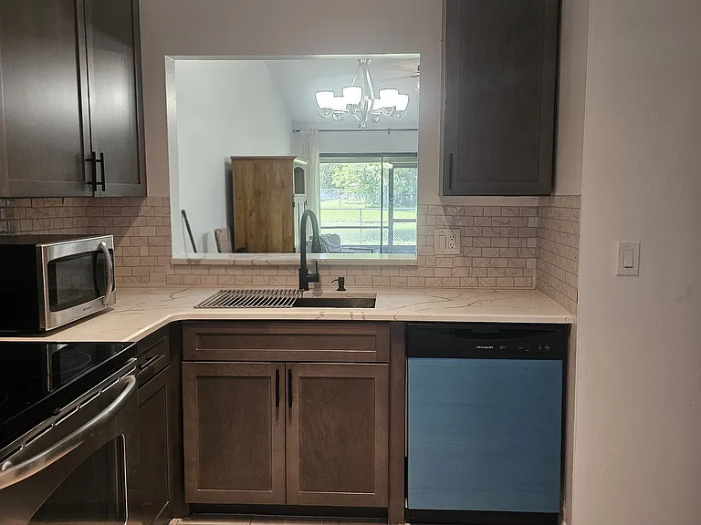 800 Park Villa Cir — Photo 1