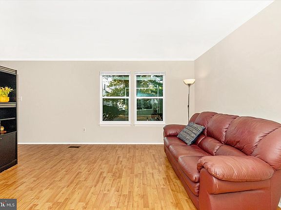 5th image of 118 Mardan Dr