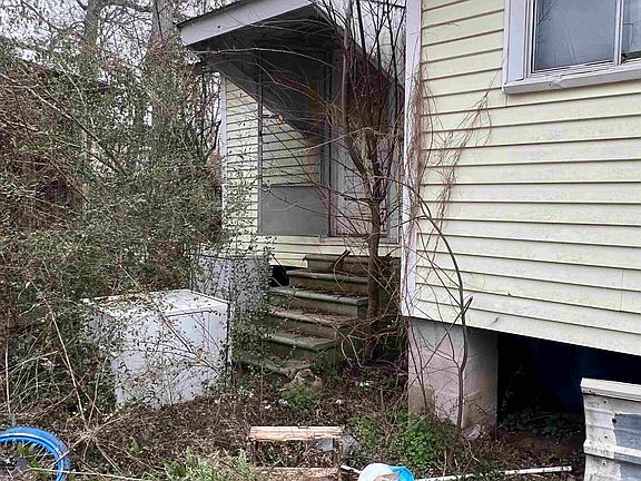 5th image of 1025 Cypress St