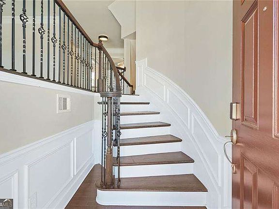 4th image of 826 Bexley Park Way