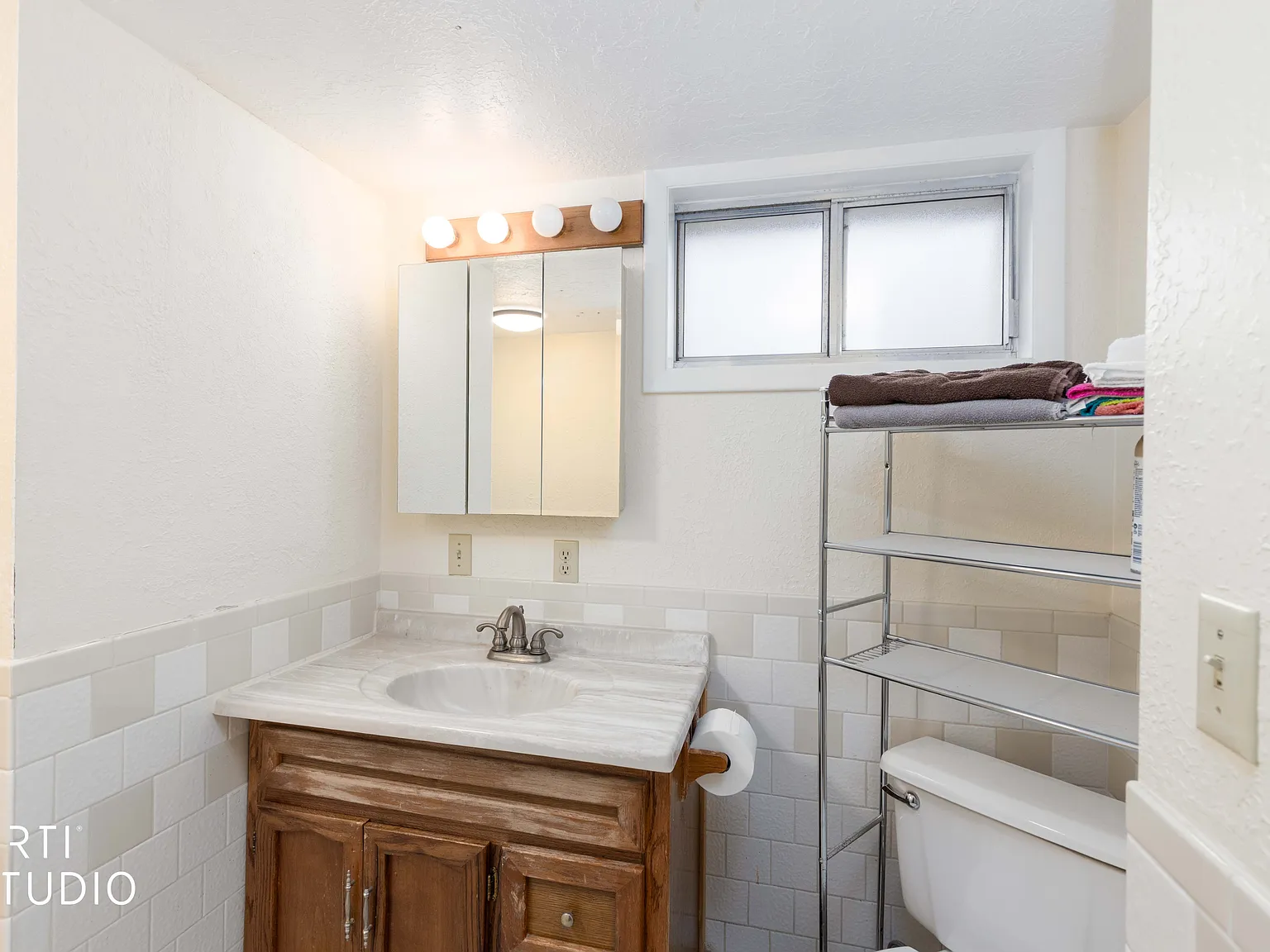 5 bed, 2256 sqft, $2,950 — Photo 4