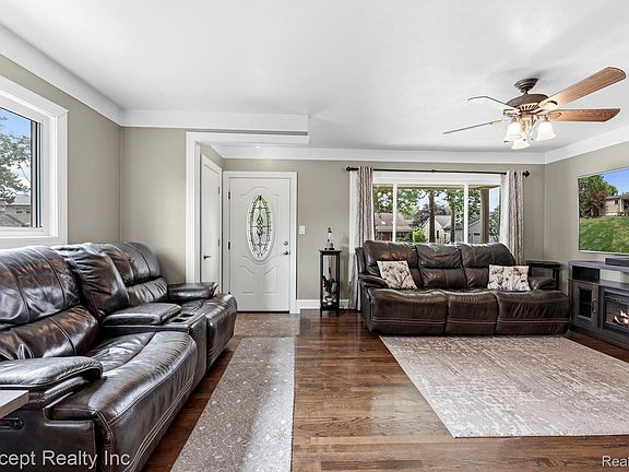 3rd image of 31540 Hennepin St