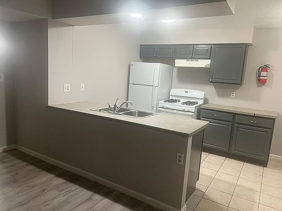 3rd image of 316 Grove St NE APT B