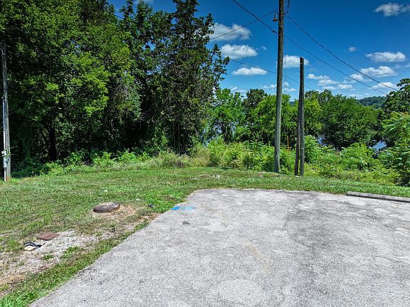 5th image of 100 Riverview Dr