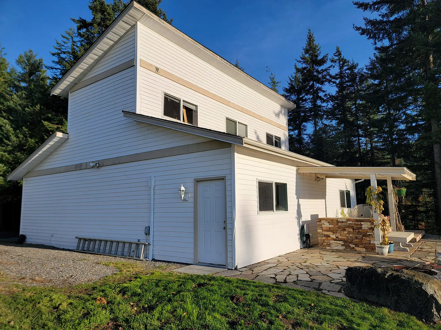 3 bed, 1.5 bath, 1728 sqft, $2,350 — Photo 3