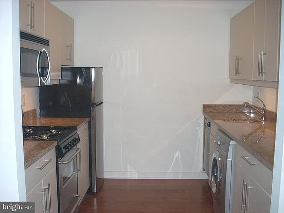 2nd image of 219 S 18th St #29-711