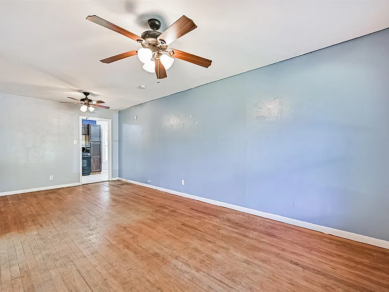 1007 Plum St — Photo 3