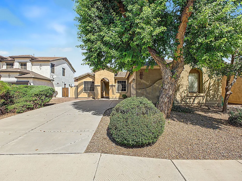 152 W Hawk Way