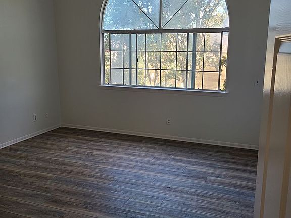 3rd image of 738 Clearview Ln