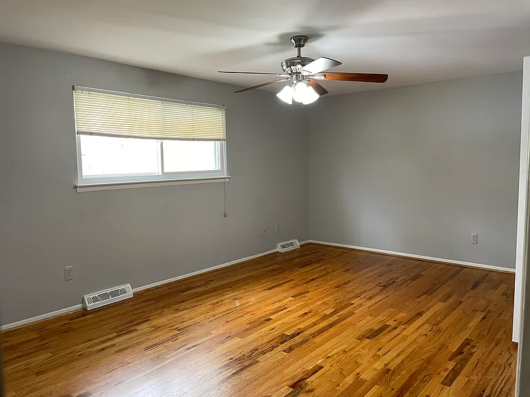 1911 Smallbrook Dr — Photo 20