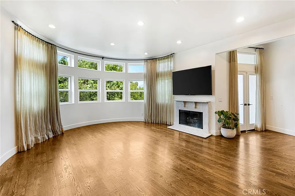 5 bed, 3.5 bath, 2603 sqft, $8,500 — Photo 4
