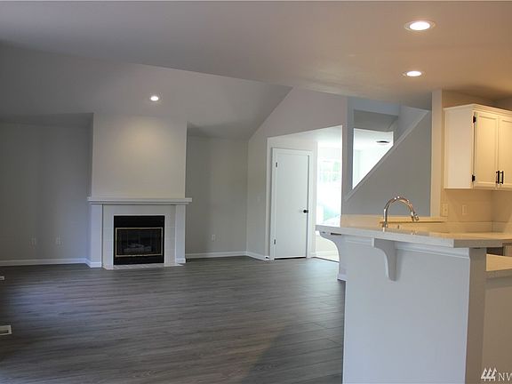4th image of 215 86th Ave SE