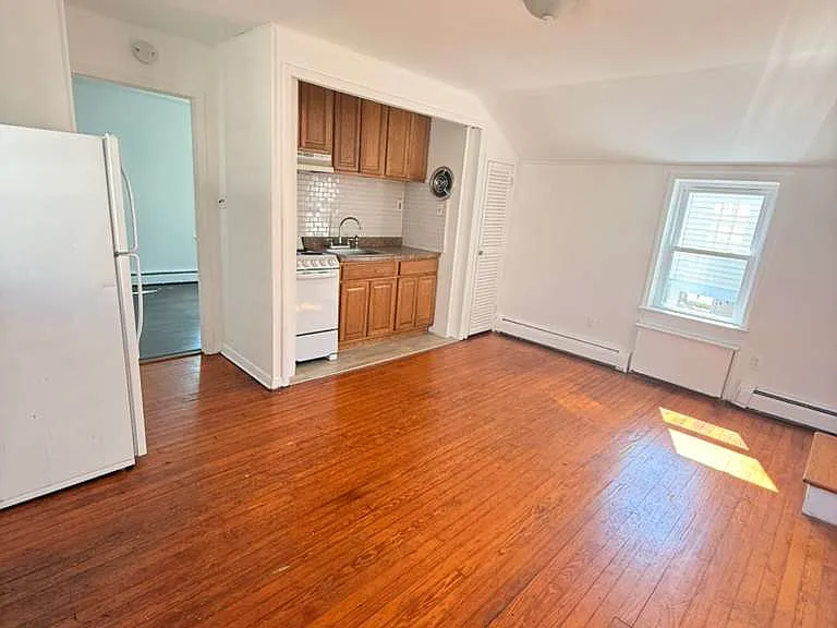 212 Central Ave — Photo 6