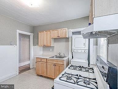 4th image of 307 Krams Ave Floor 2