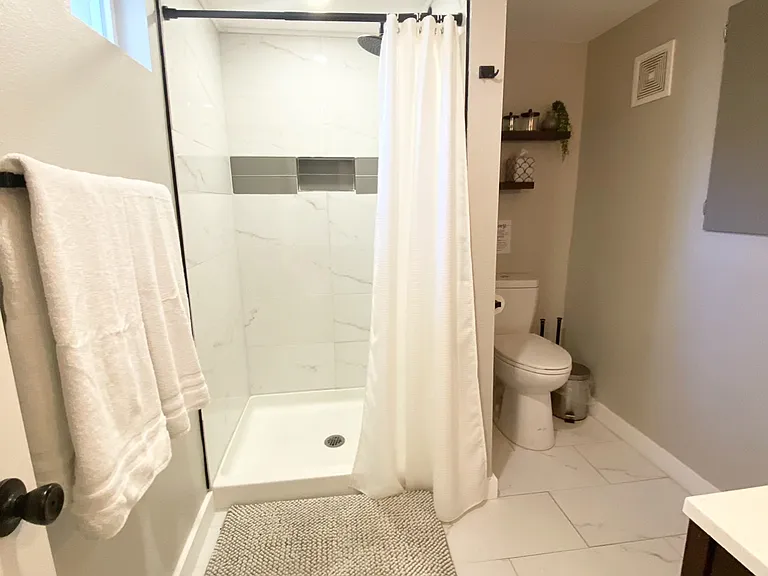 531 N Logan St — Photo 17