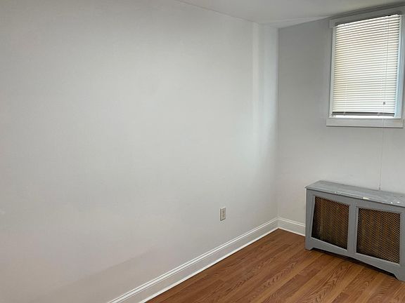 5th image of 2153 S Lambert St Floor 1
