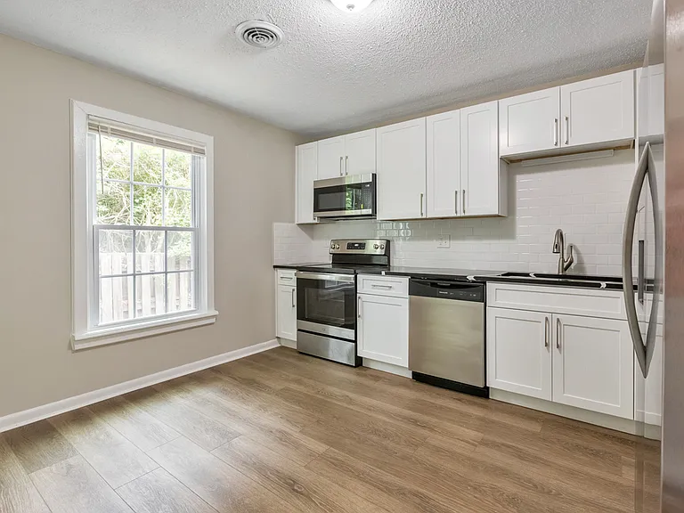 9138 Clubhouse Dr — Photo 5