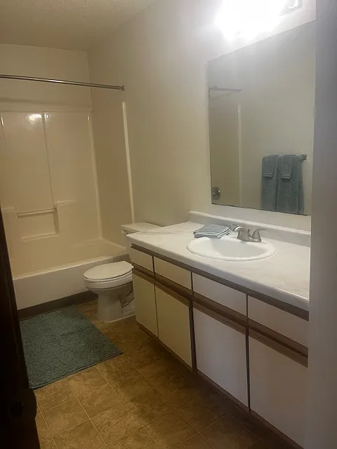 Upstairs full bath