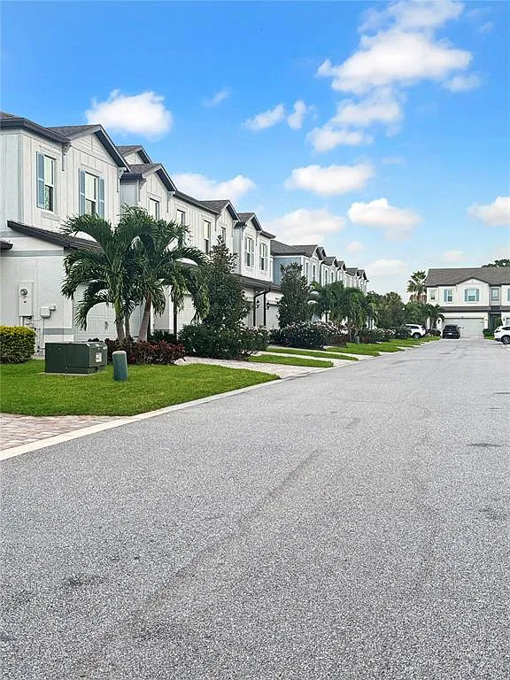 3 bed, 2.5 bath, 1895 sqft, $4,000 — Photo 2