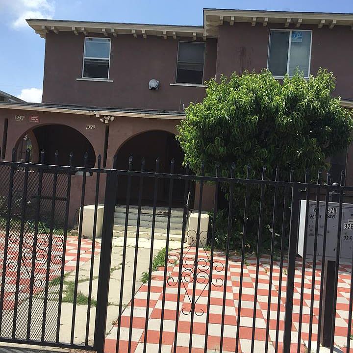 2nd image of 926 E 25th St